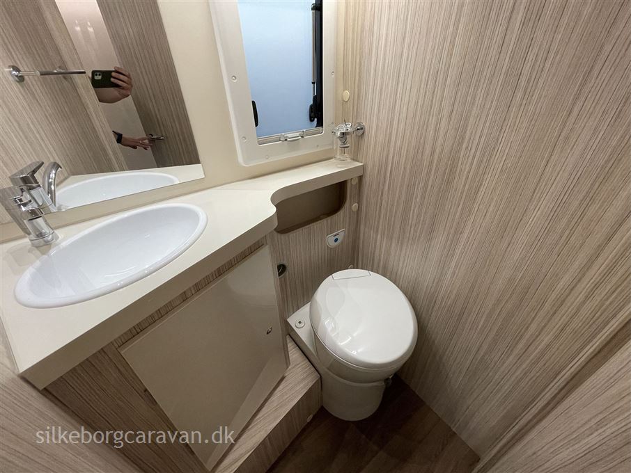 Elnagh T-Loft 582
